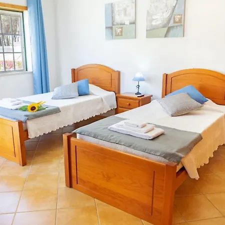 4 Br In Only 700m From The Albufeira