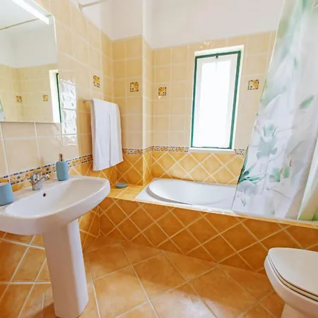 4 Br In Only 700m From The Dom wakacyjny Albufeira