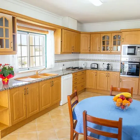 4 Br In Only 700m From The Albufeira