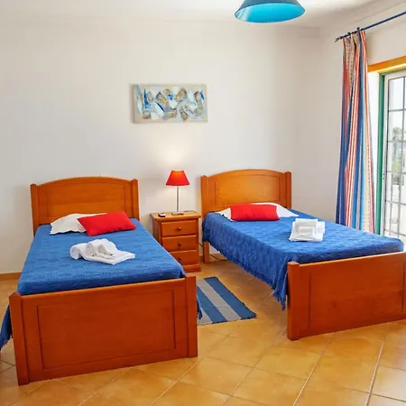 4 Br In Only 700m From The 度假居