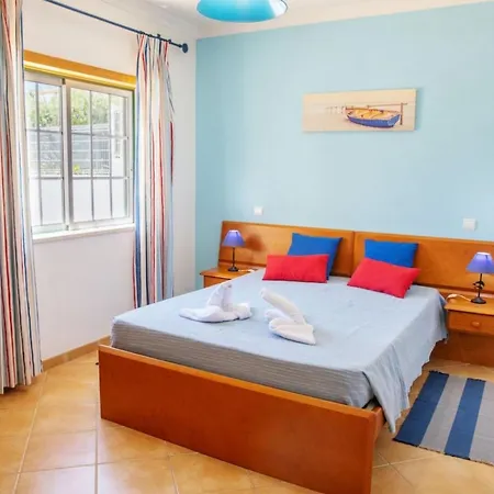 4 Br In Only 700m From The *