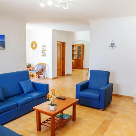 4 Br In Only 700m From The 度假居